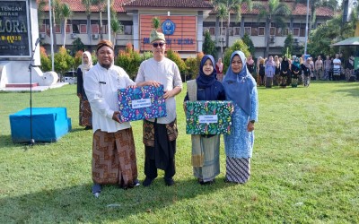 SMKN 1 Blora: Semarak Peringatan Hari Kartini 2025, Dari Catwalk hingga Aroma Nasi Goreng Juara