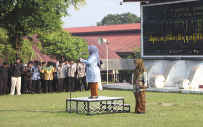 Peringatan Hari Kartini di SMKN 1 Blora: Upacara, Penghijauan, hingga Job Fair untuk Siswa Kelas XII