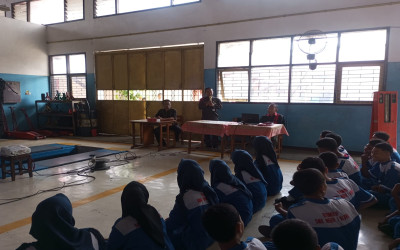 TINGKATKAN SKILL INDUSTRI, SISWA OTOMOTIF SMK NEGERI 1 BLORA IKUTI PEMBELAJARAN GURU TAMU BERSAMA CV ISP SEMARANG