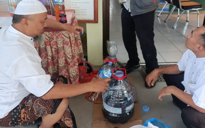 SEMARAK HARI JADI KE-81 PROV JATENG, ASN SMK NEGERI 1 BLORA GELAR GERAKAN PENGUMPULAN MINYAK JELANTAH
