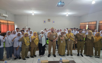 TINGKATKAN KETERAMPILAN SISWA, KONSENTRASI KEAHLIAN TKP SMK N 1 BLORA GELAR GURU TAMU DESAIN RUMAH TINGGAL BERSAMA CV CRYSTAL DESIGN